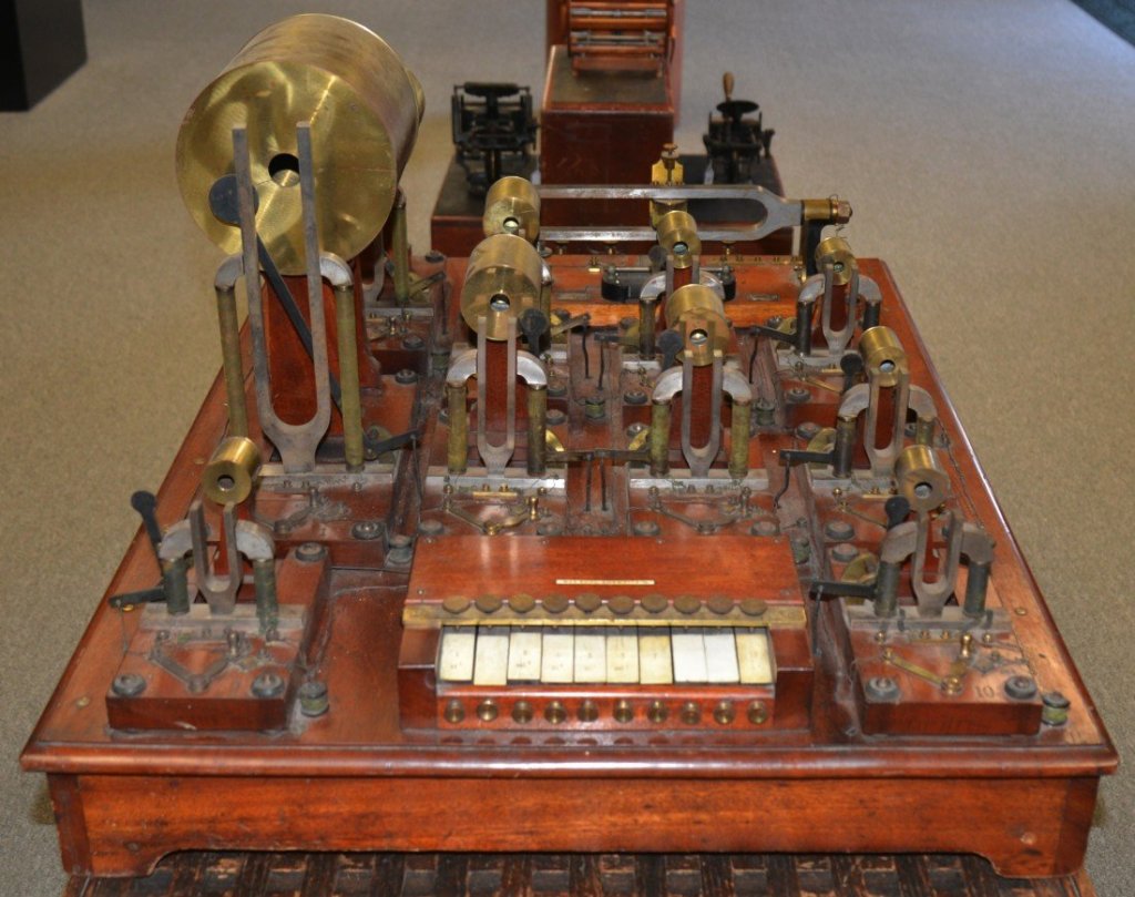 نظرية تنالیته هلموتز